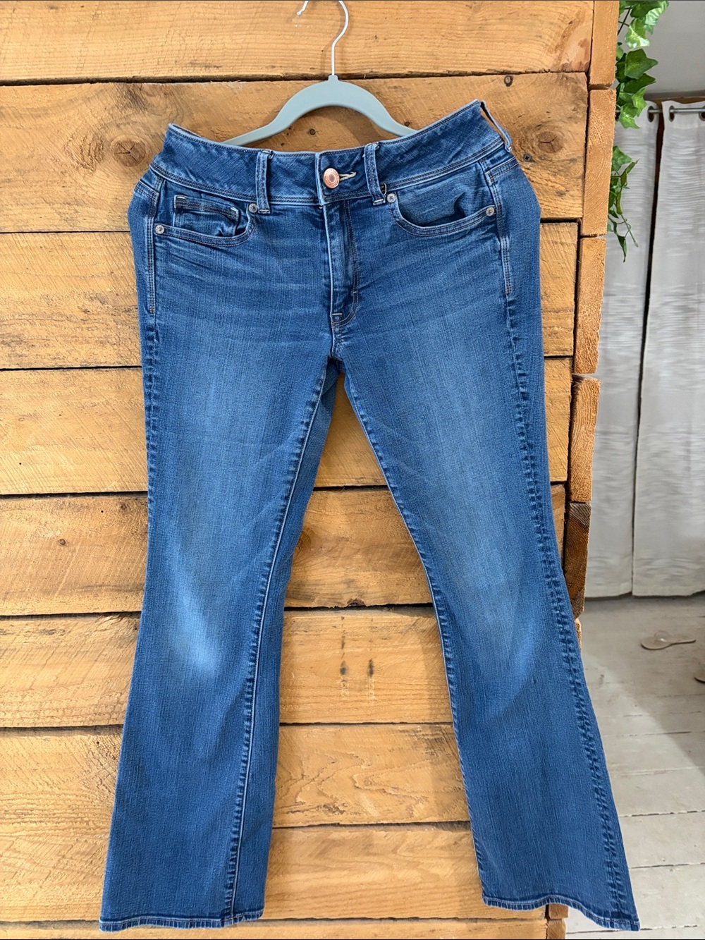 American Eagle Outfitters Women's Blue Flare Jeans - Mid Wash